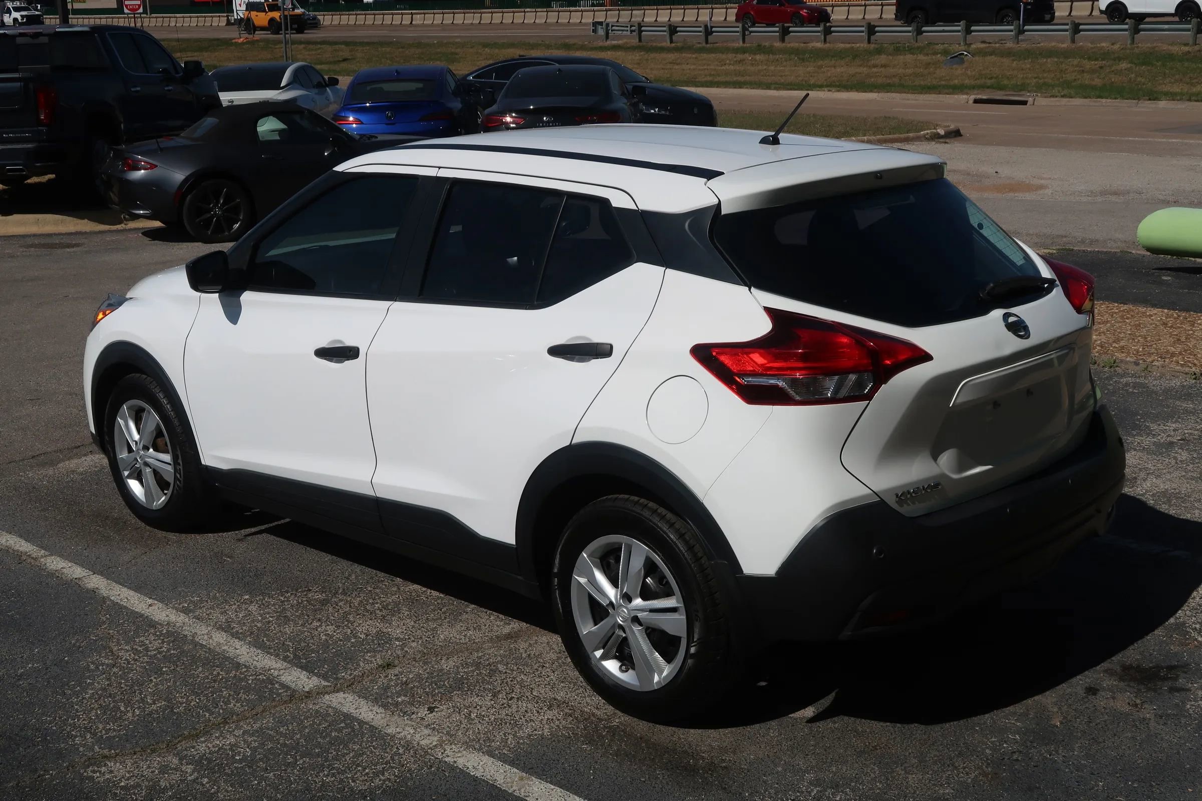 Used 2020 Nissan Kicks S FWD image 12