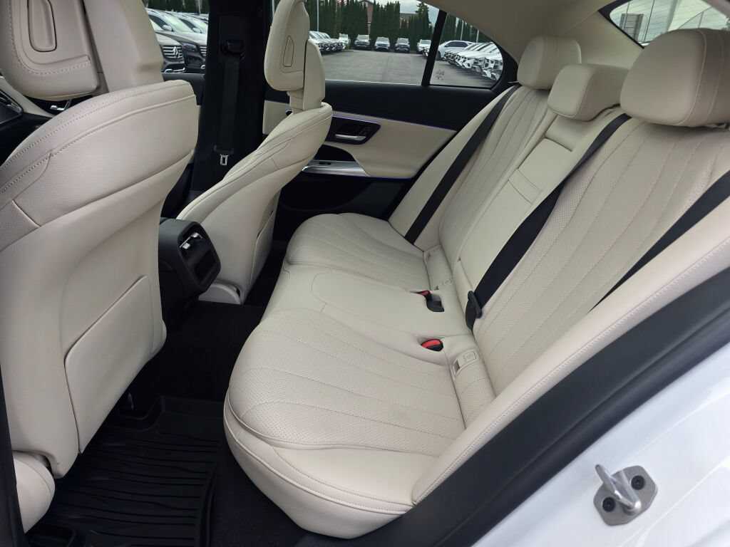 Used 2024 Mercedes-Benz E 350 4MATIC Sedan image 18