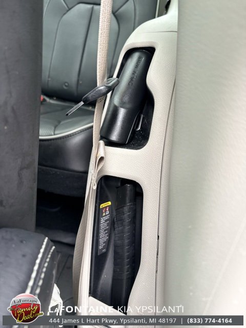 Used 2021 Chrysler Pacifica Limited image 17