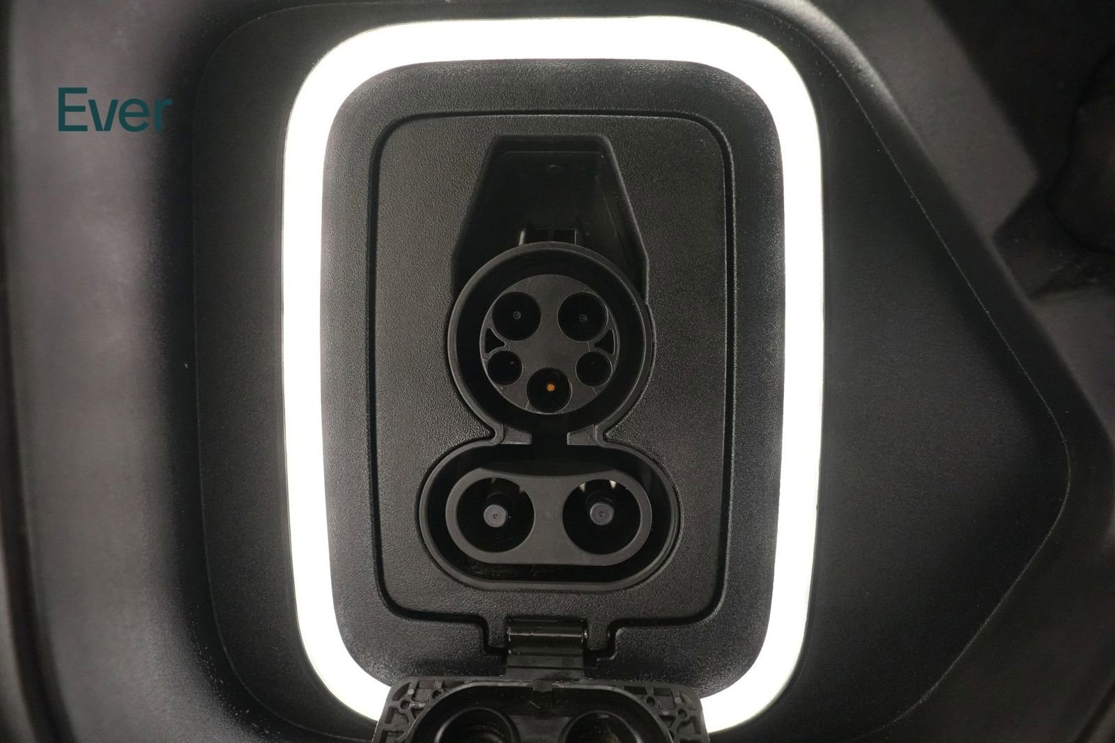 Used 2024 Rivian R1S Adventure AWD/4WD image 10