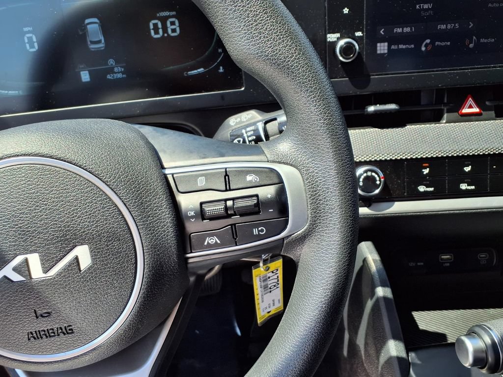 Used 2025 Kia Sportage LX FWD image 19