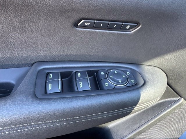 Used 2025 Cadillac XT6 Luxury FWD image 8