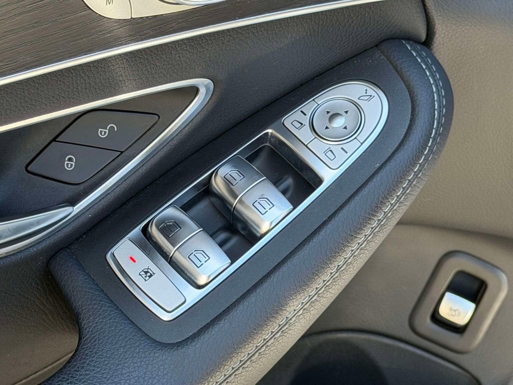 Used 2020 Mercedes-Benz C 300 4MATIC Sedan image 25