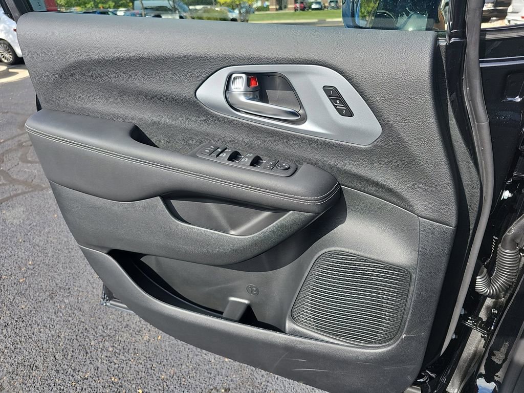 New 2026 Chrysler Pacifica Limited w/ S Appearance Package image 32