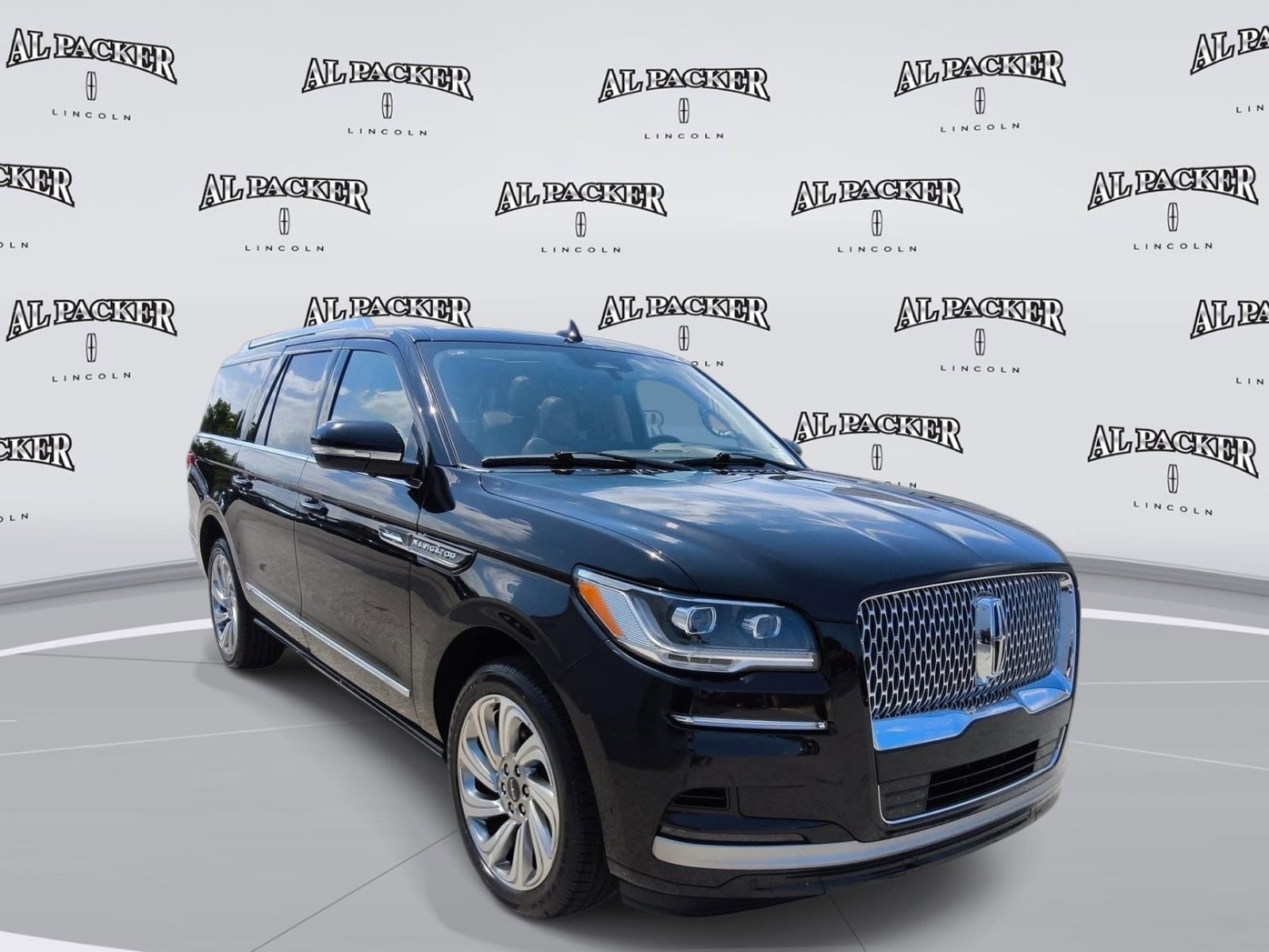 Used 2024 Lincoln Navigator L Reserve AWD/4WD image 7