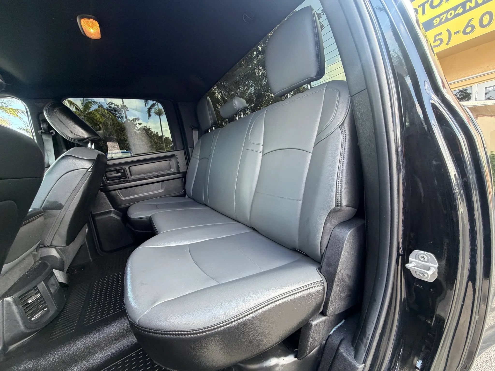 Used 2022 RAM 3500 Tradesman w/ Chrome Appearance Group AWD/4WD image 18