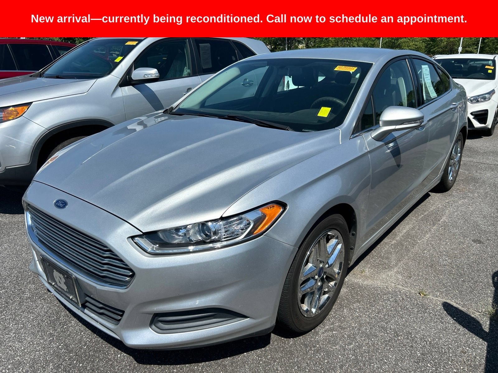 Used 2016 Ford Fusion SE FWD image 4