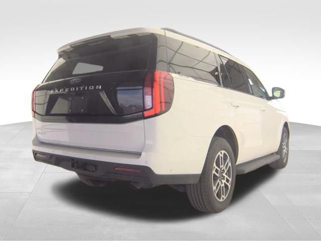 Used 2025 Ford Expedition Active image 3