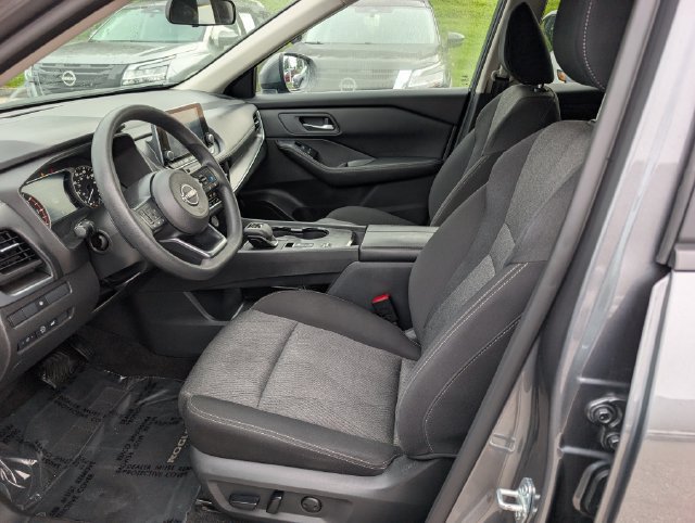 Used 2024 Nissan Rogue SV FWD image 16