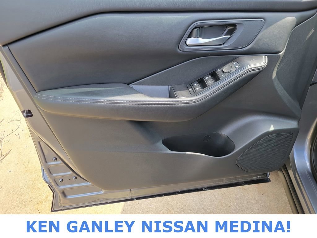 Certified 2025 Nissan Rogue SV AWD/4WD image 38