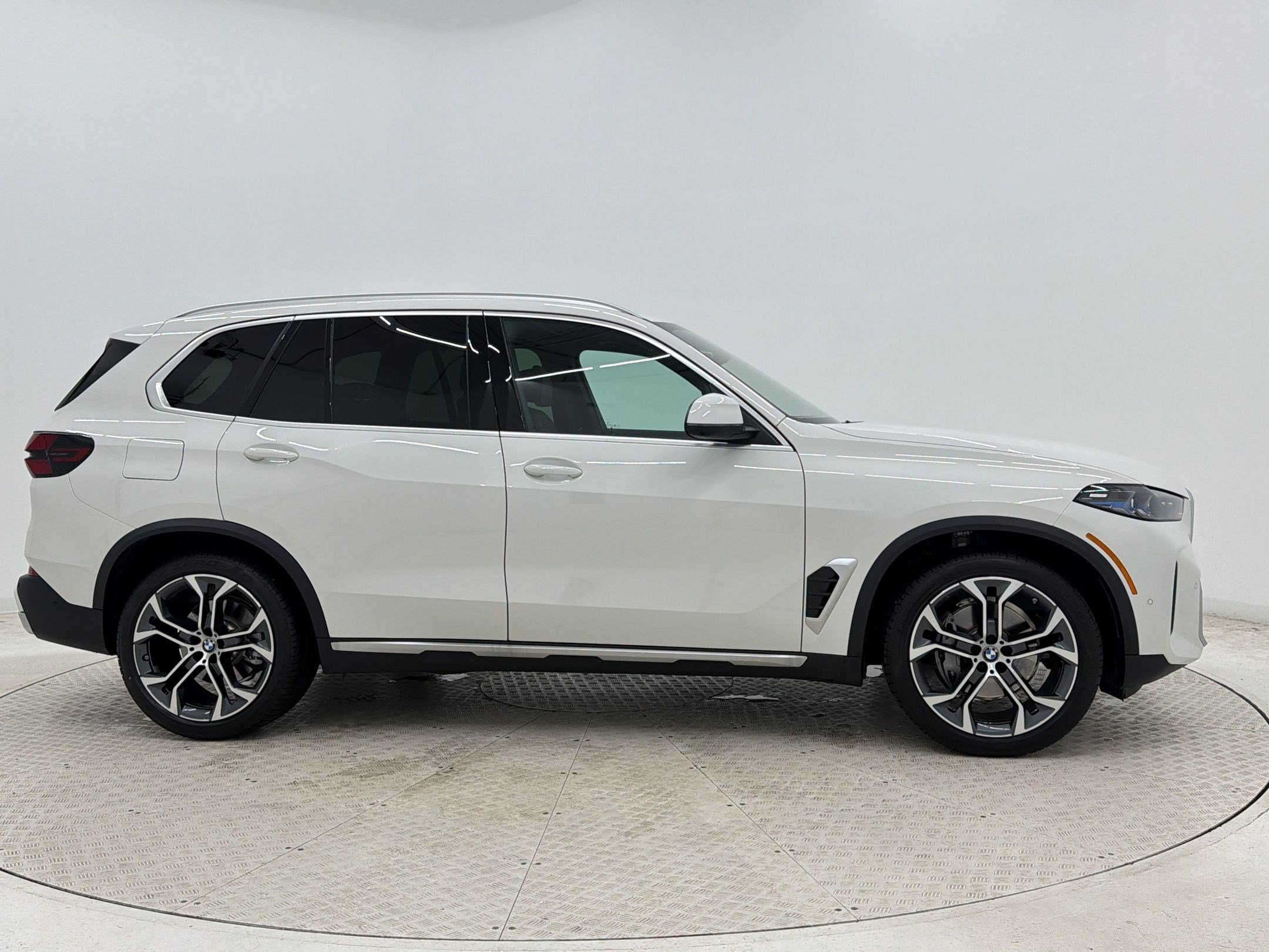 Certified 2026 BMW X5 xDrive40i w/ Climate Comfort Package AWD/4WD image 7