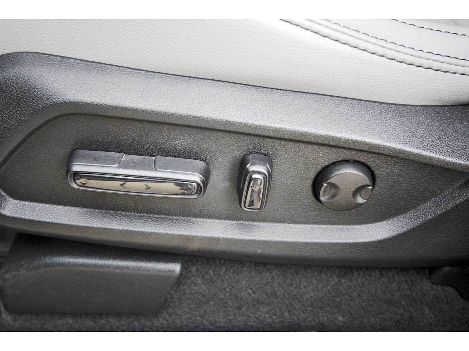 Used 2025 Honda Pilot Touring image 29