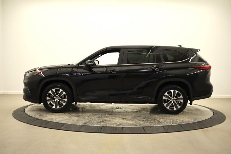 Used 2023 Toyota Highlander XLE image 6