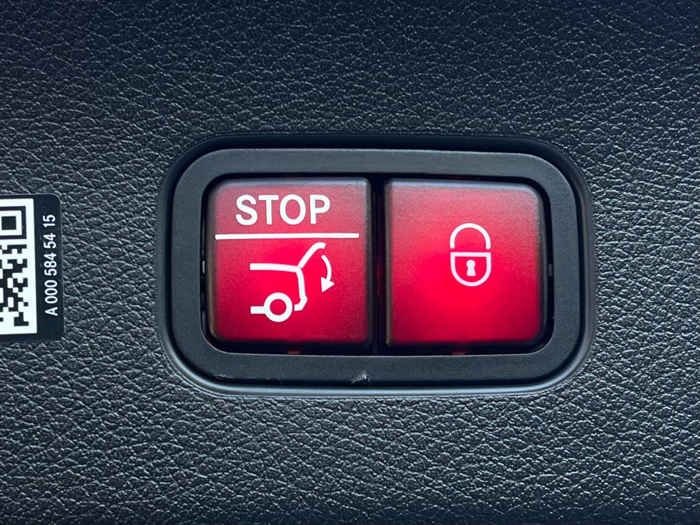 Used 2025 Mercedes-Benz GLC 300 4MATIC NIGHT PKG, AMG LINE PKG image 32