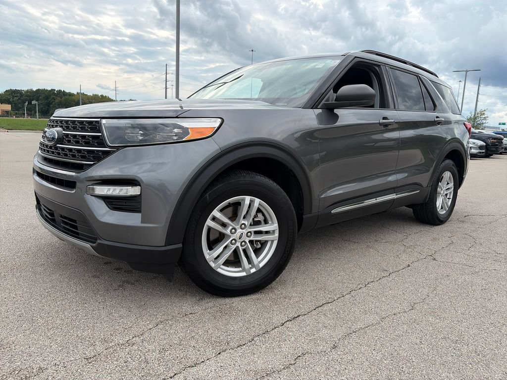 Used 2024 Ford Explorer XLT w/ Equipment Group 202A AWD/4WD image 3