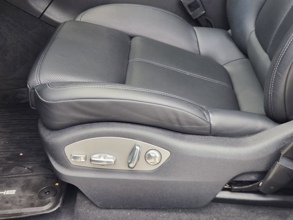 Used 2022 Porsche Macan AWD/4WD image 21