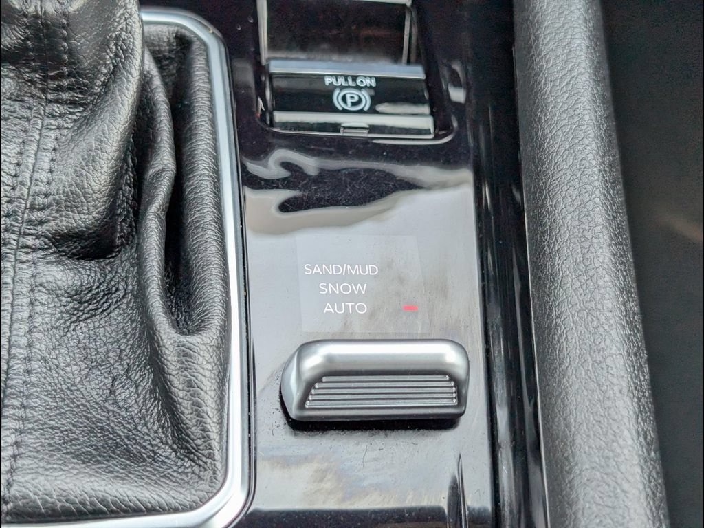 Used 2025 Jeep Compass Limited AWD/4WD image 18
