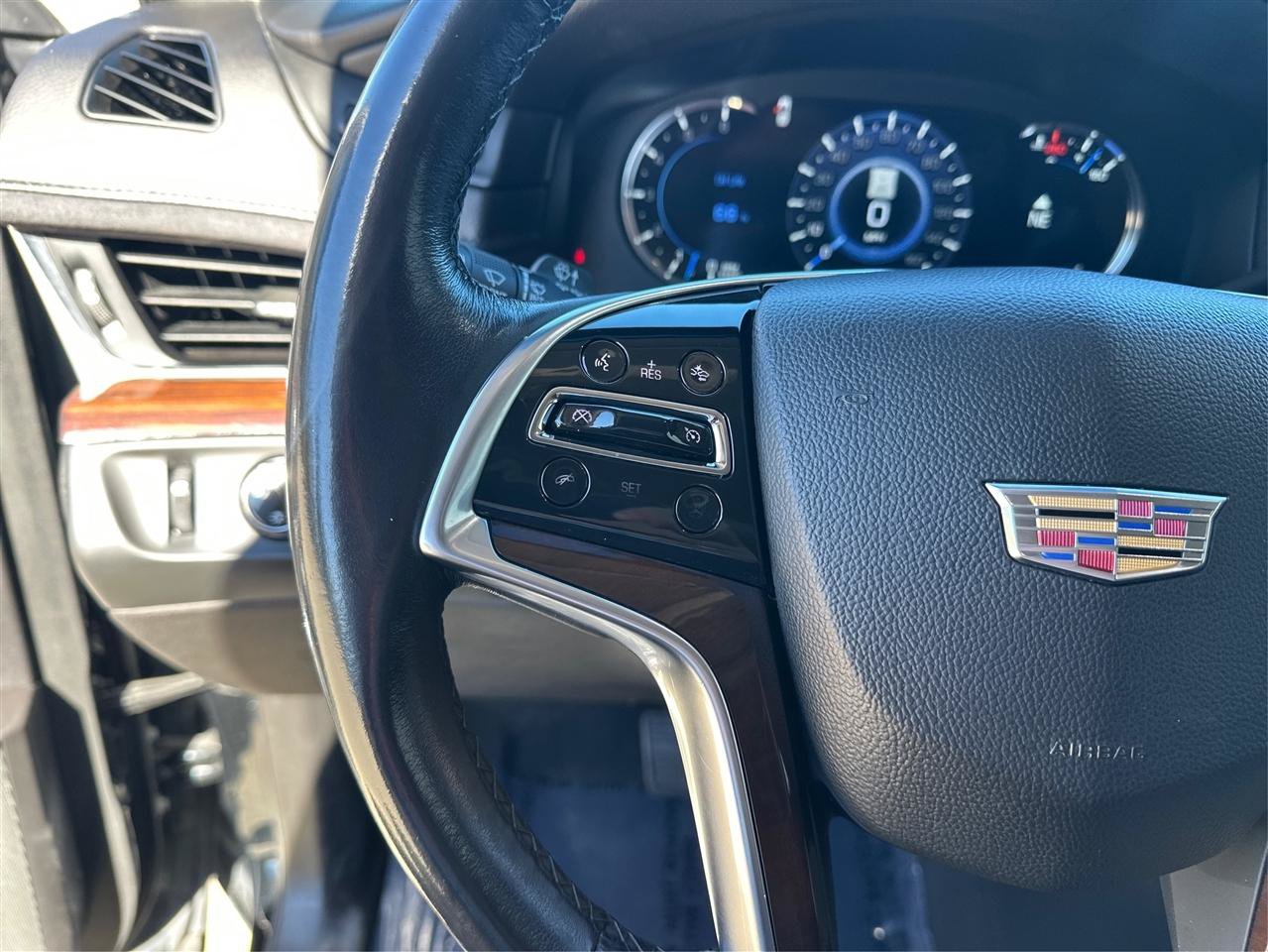 Used 2018 Cadillac Escalade Luxury AWD/4WD image 37
