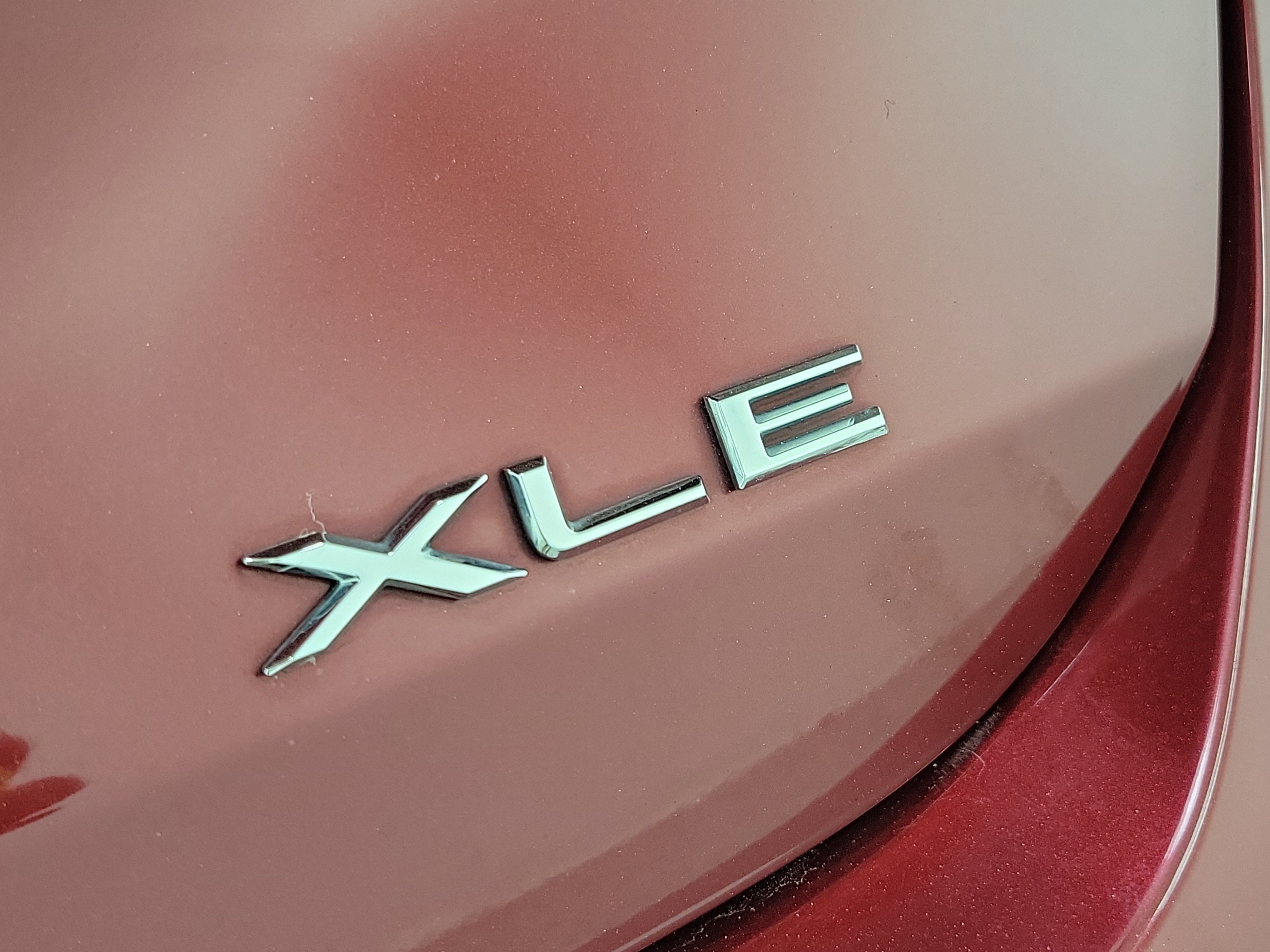 Certified 2022 Toyota Avalon XLE w/ Moonroof Package FWD image 9