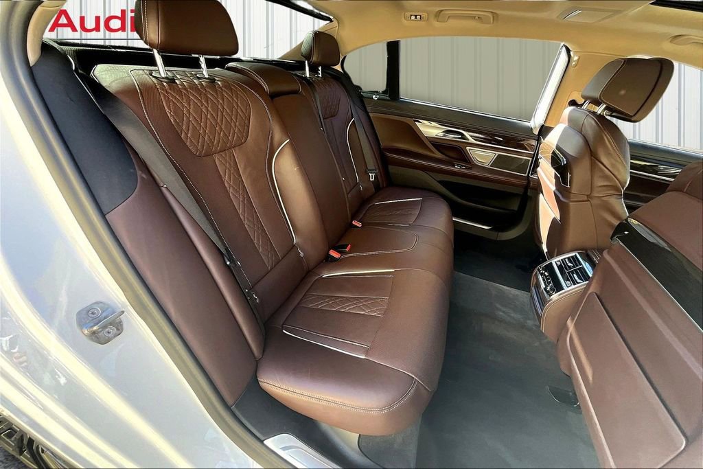 Used 2022 BMW 750i xDrive w/ Executive Package AWD/4WD image 25