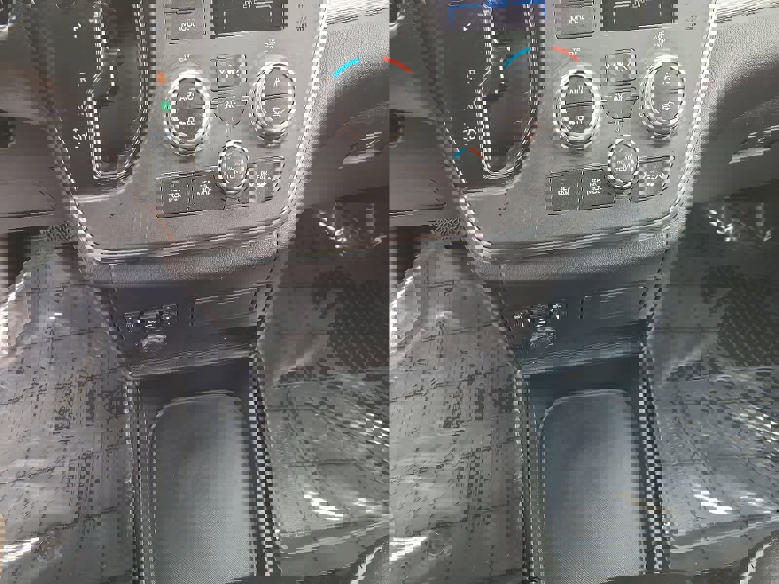 Used 2019 Toyota Sienna SE w/ SE Preferred Package AWD/4WD image 25