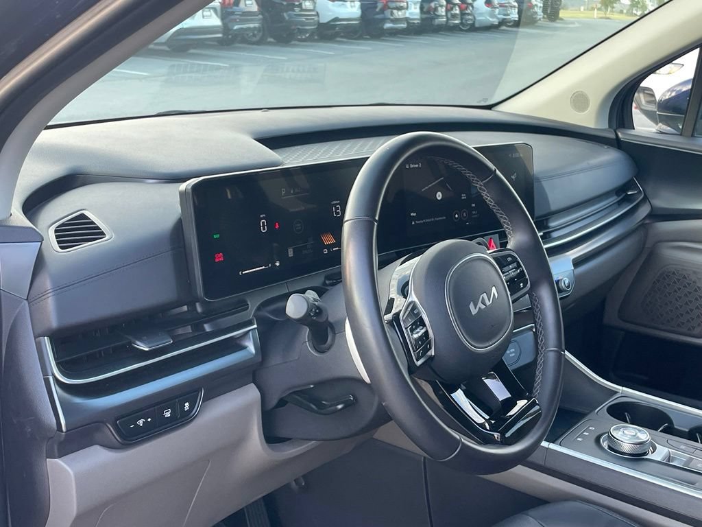 Used 2026 Kia Carnival LXS FWD image 9