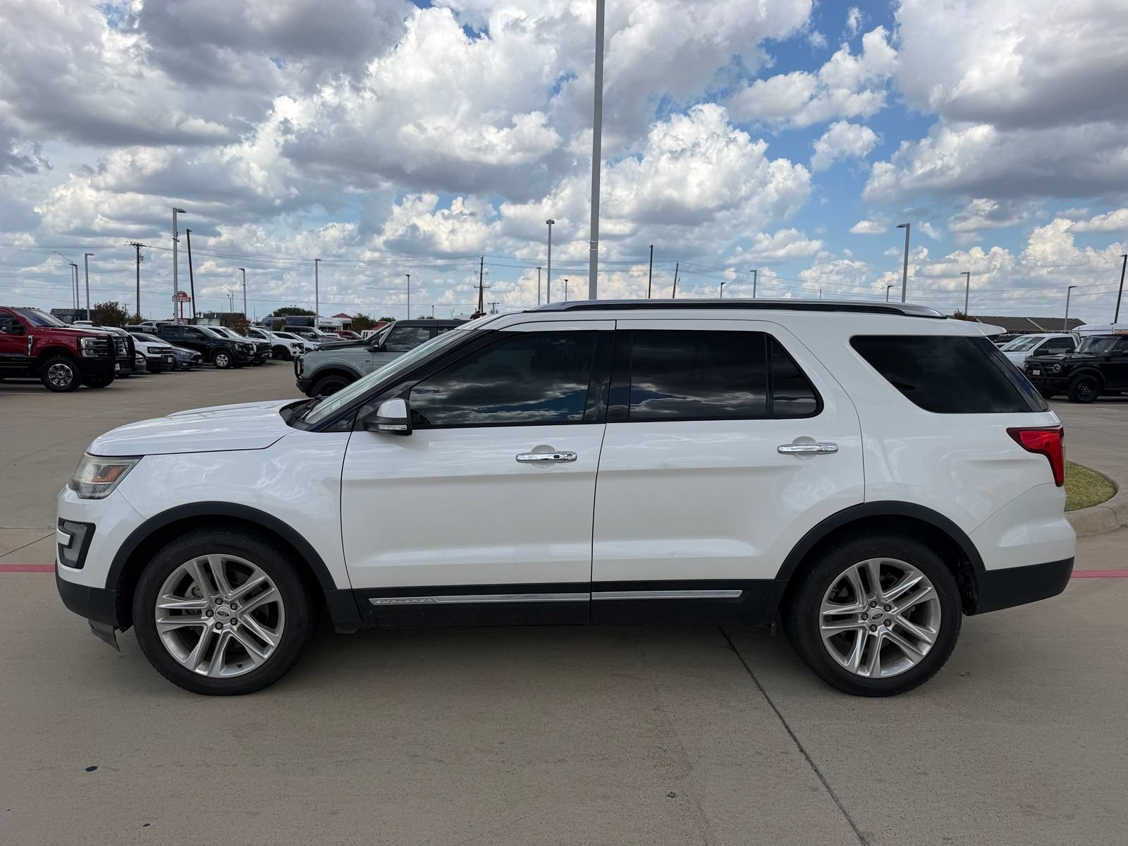 Used 2017 Ford Explorer Limited FWD image 7