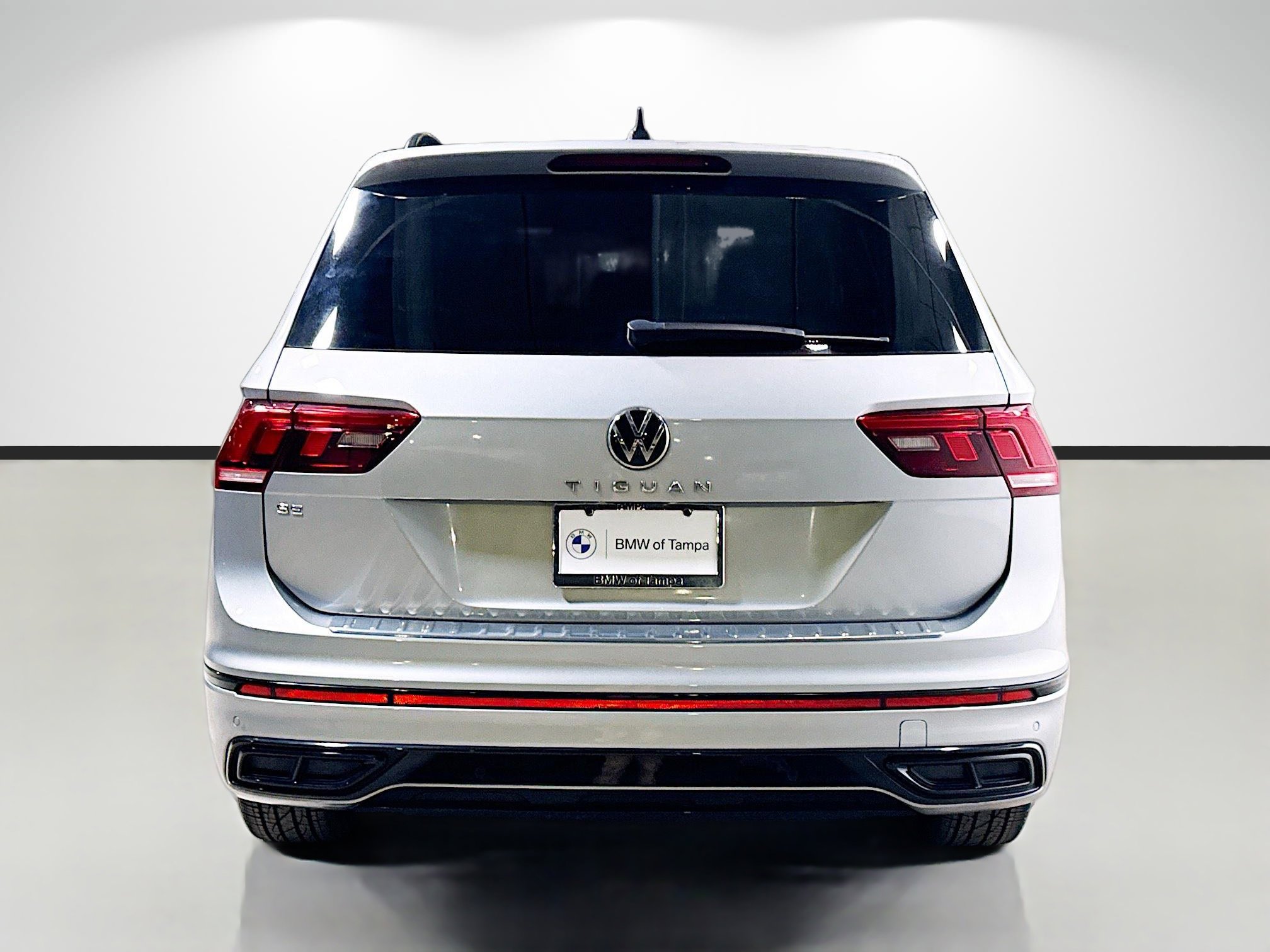 Used 2022 Volkswagen Tiguan SE R-Line image 4