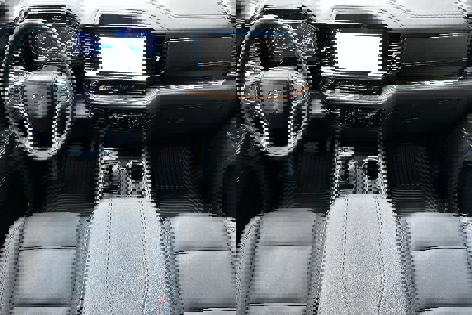 Used 2024 Chevrolet Silverado 1500 LT Trail Boss w/ Convenience Package II image 3