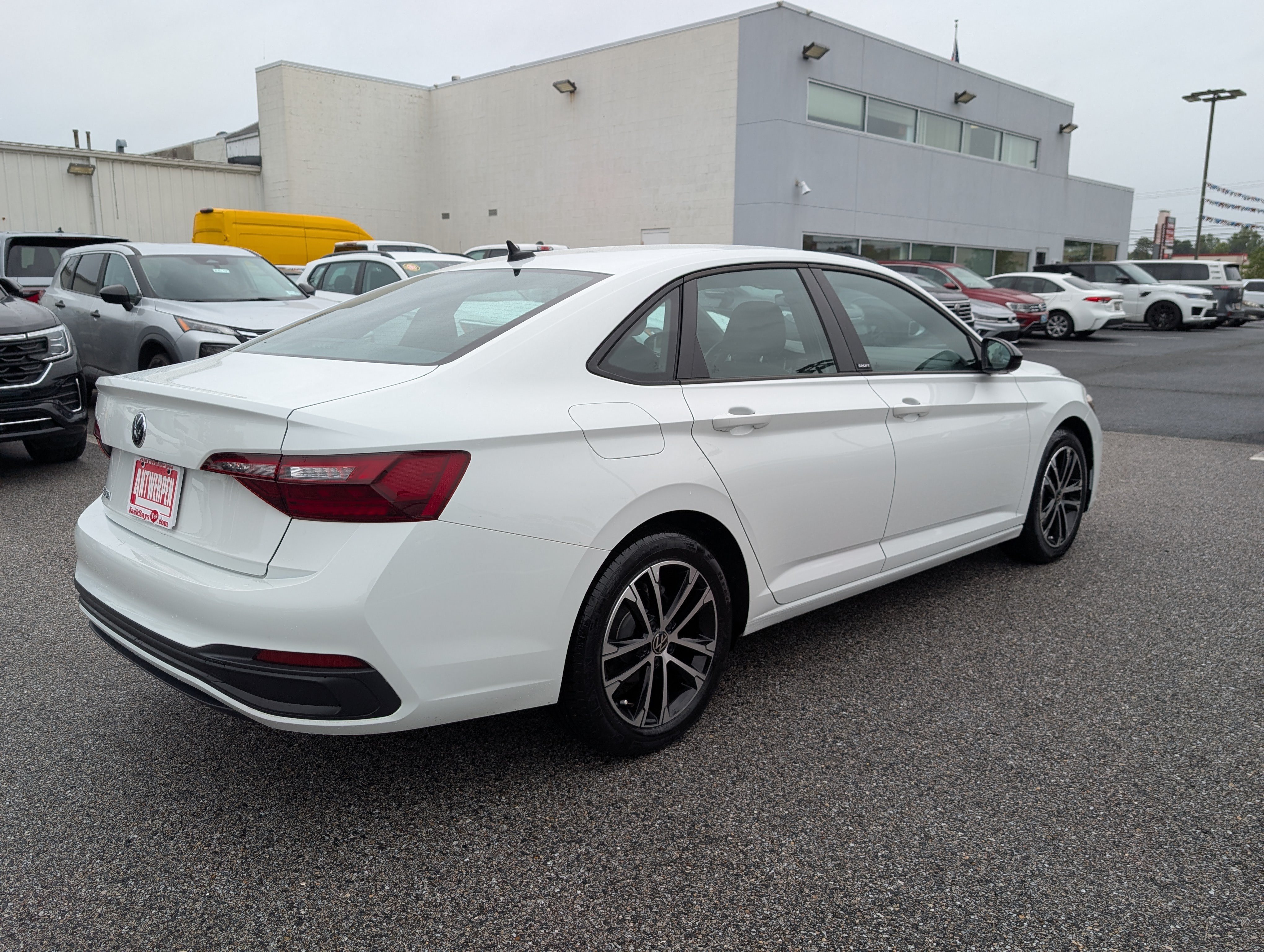 Used 2024 Volkswagen Jetta Sport FWD image 3