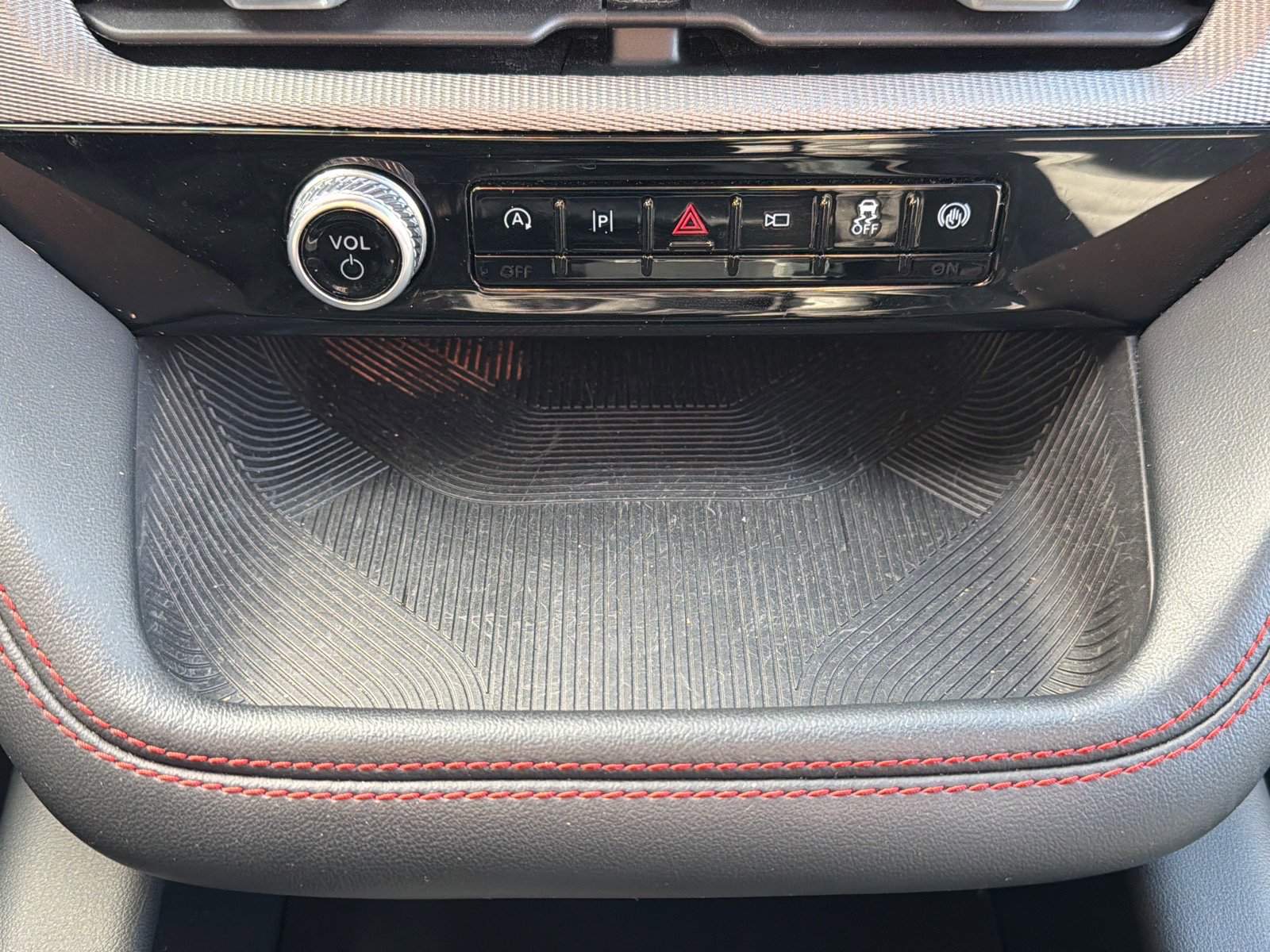 Used 2025 Ford Explorer ST-Line w/ ST-Line Street Pack image 16