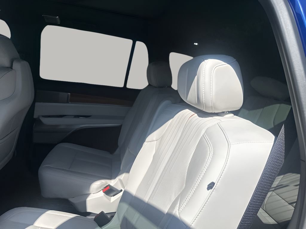 New 2026 Cadillac Vistiq Sport w/ LPO, Floor Liner Package image 19