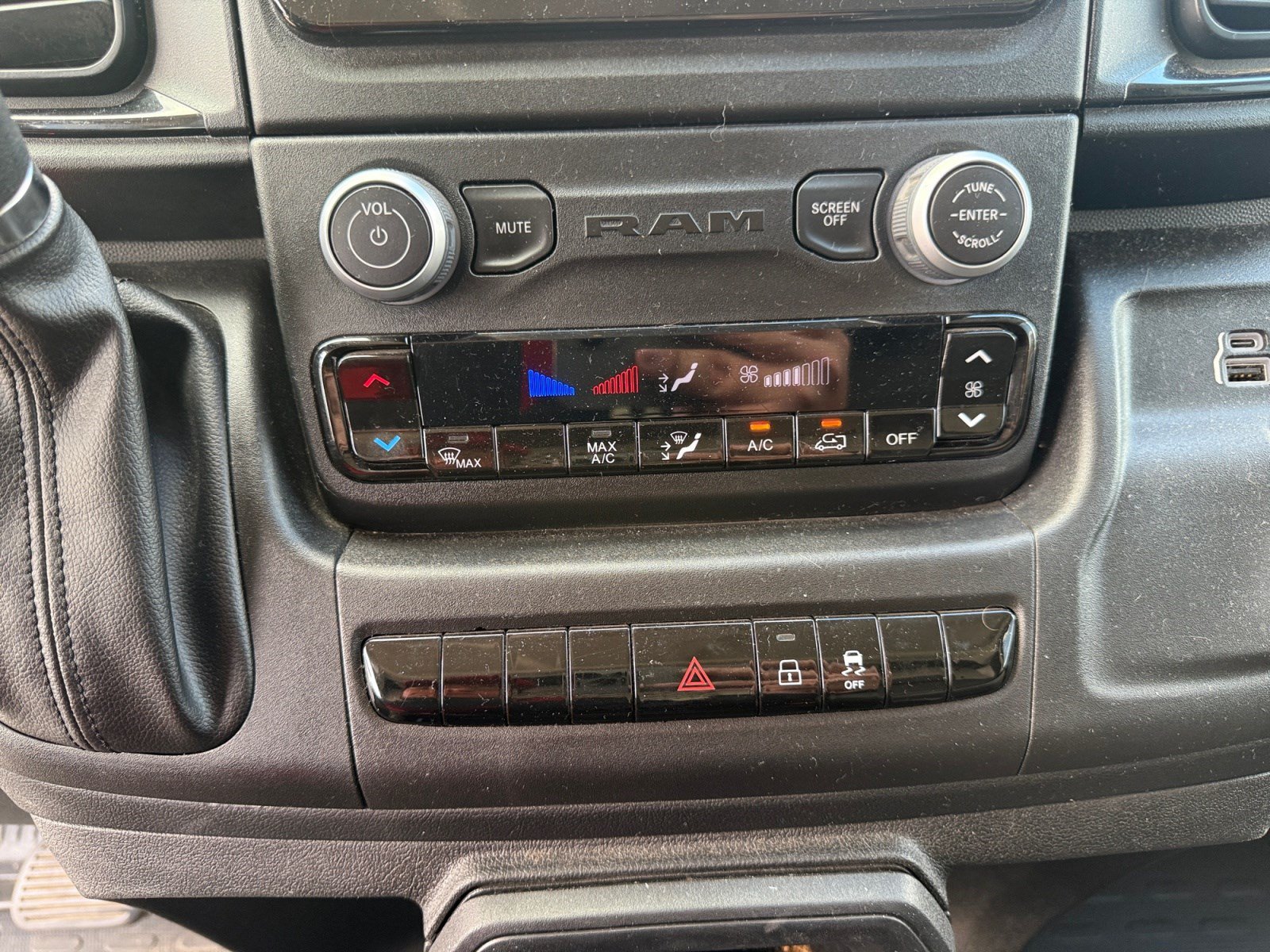 Used 2023 RAM ProMaster 3500 FWD image 12