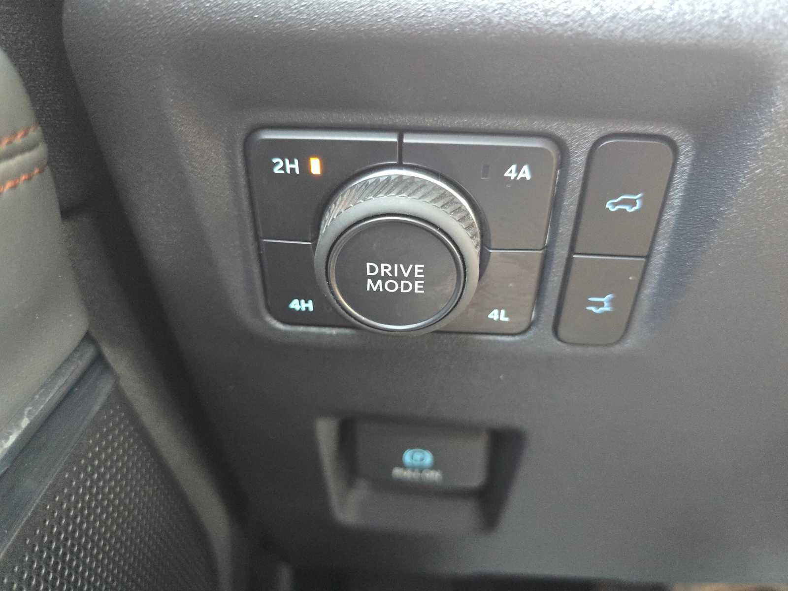 Used 2025 Ford Expedition Active AWD/4WD image 32