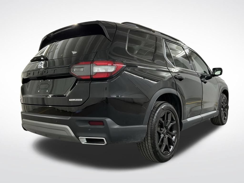 Used 2025 Honda Pilot Touring image 3