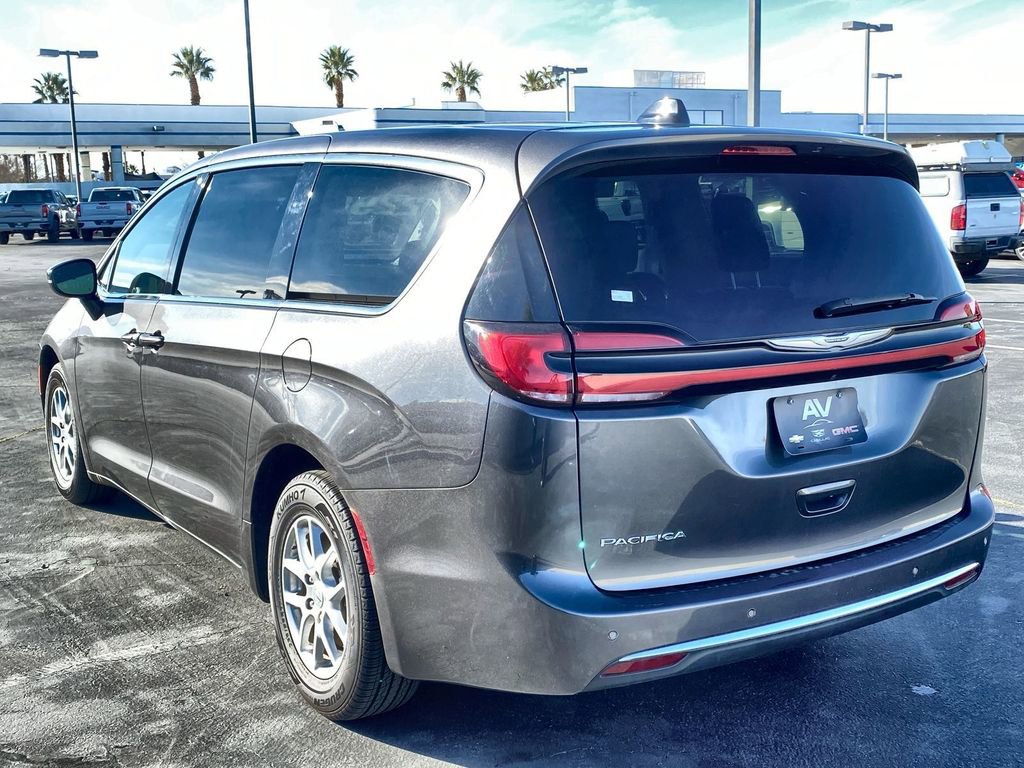 Used 2023 Chrysler Pacifica Touring-L image 35