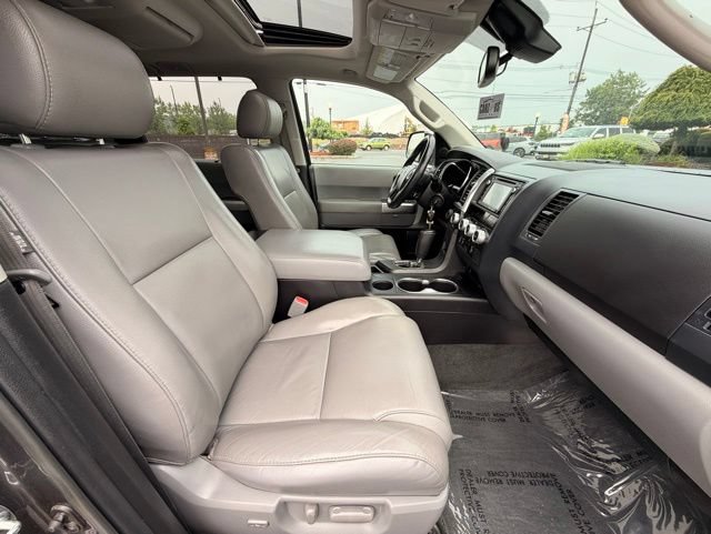 Used 2018 Toyota Sequoia Limited w/ Safety & Convenience Package AWD/4WD image 25