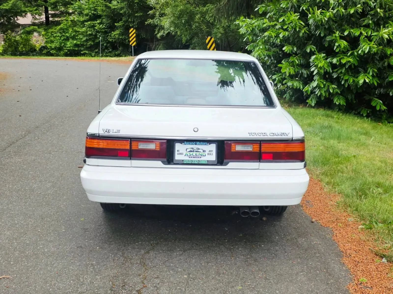 Used 1990 Toyota Camry LE FWD image 4