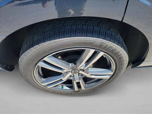 Used 2021 Volvo XC60 T5 Momentum w/ Advanced Package image 11