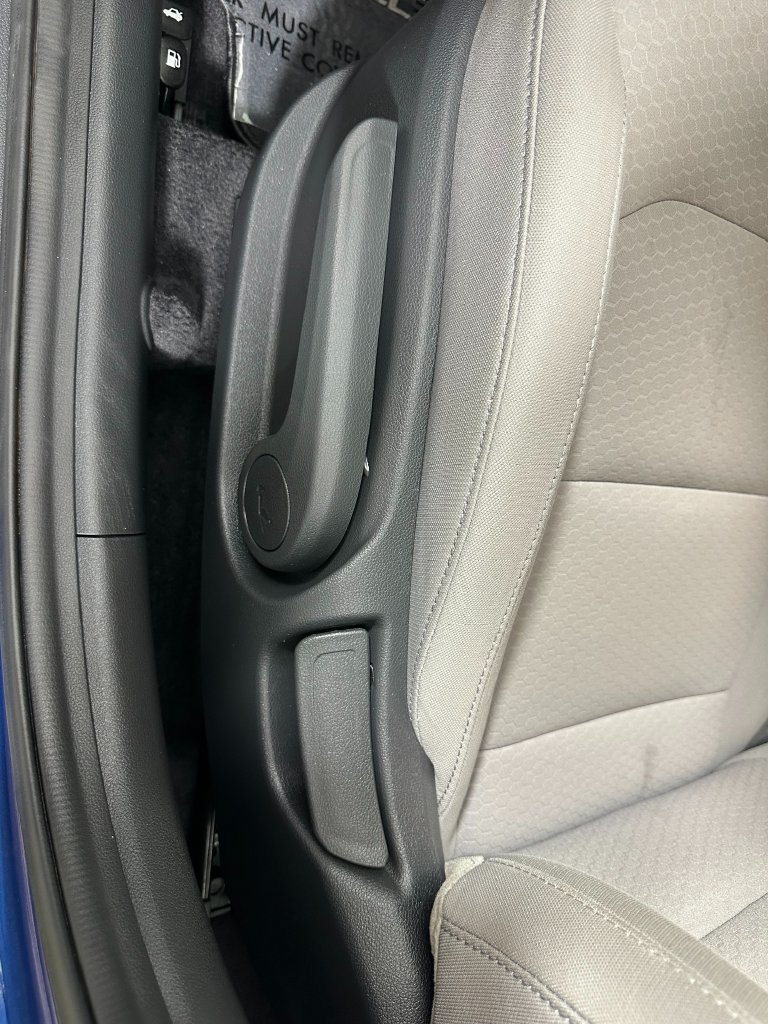 Used 2020 Hyundai Elantra SE FWD image 18
