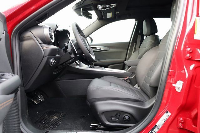 New 2025 Alfa Romeo Tonale Veloce w/ Premium Package image 12