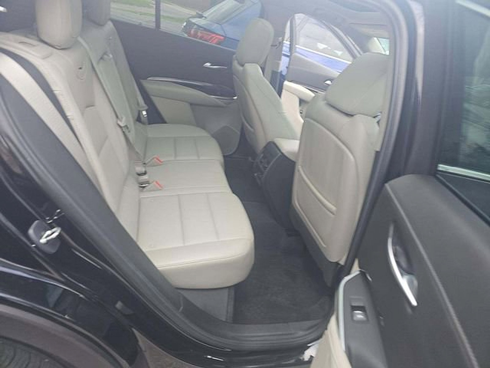 Used 2023 Cadillac XT4 Luxury w/ Cold Weather Package AWD/4WD image 10