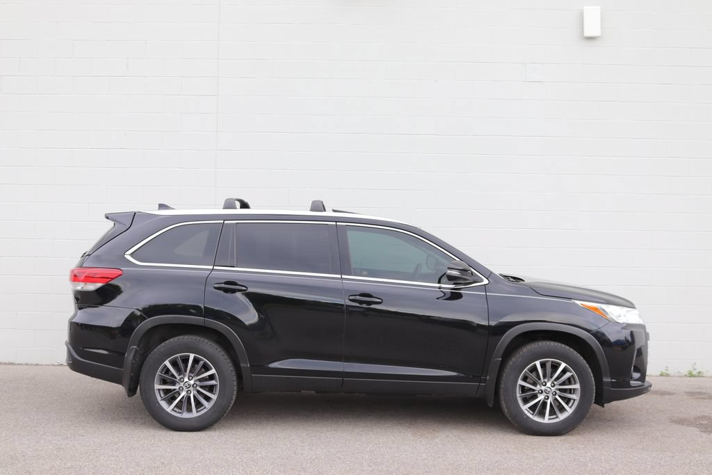 Used 2019 Toyota Highlander XLE AWD/4WD image 38