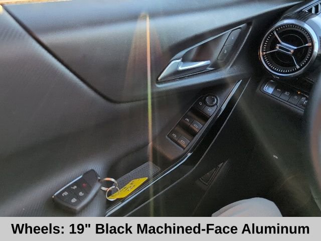 Used 2025 Chevrolet Equinox LT w/ Convenience Package II image 11