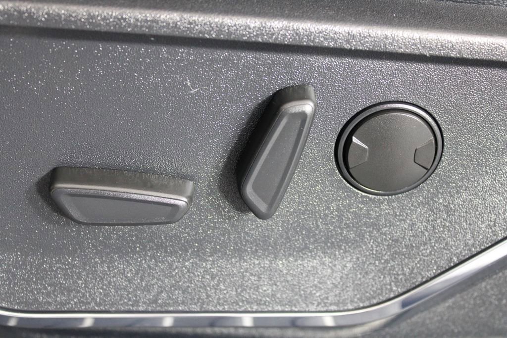 Used 2023 Ford F150 Lariat w/ FX4 Off-Road Package image 17