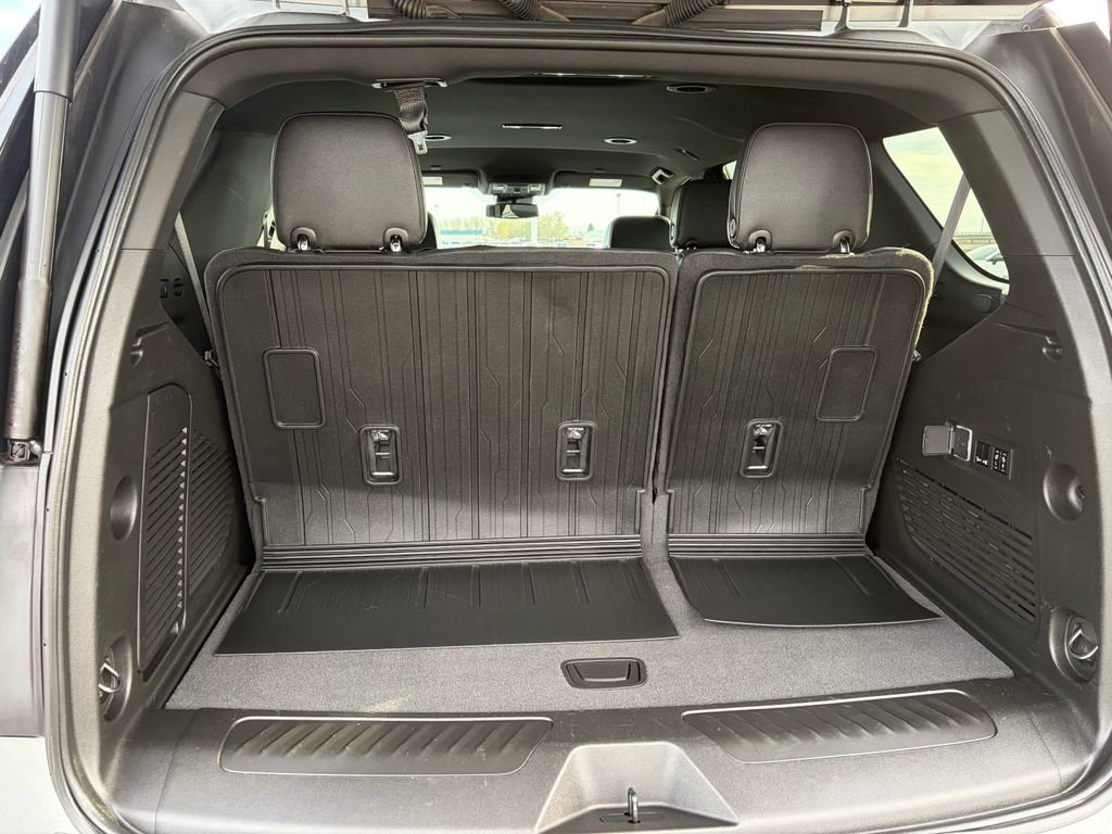 Used 2023 GMC Yukon SLT w/ SLT Luxury Package image 31