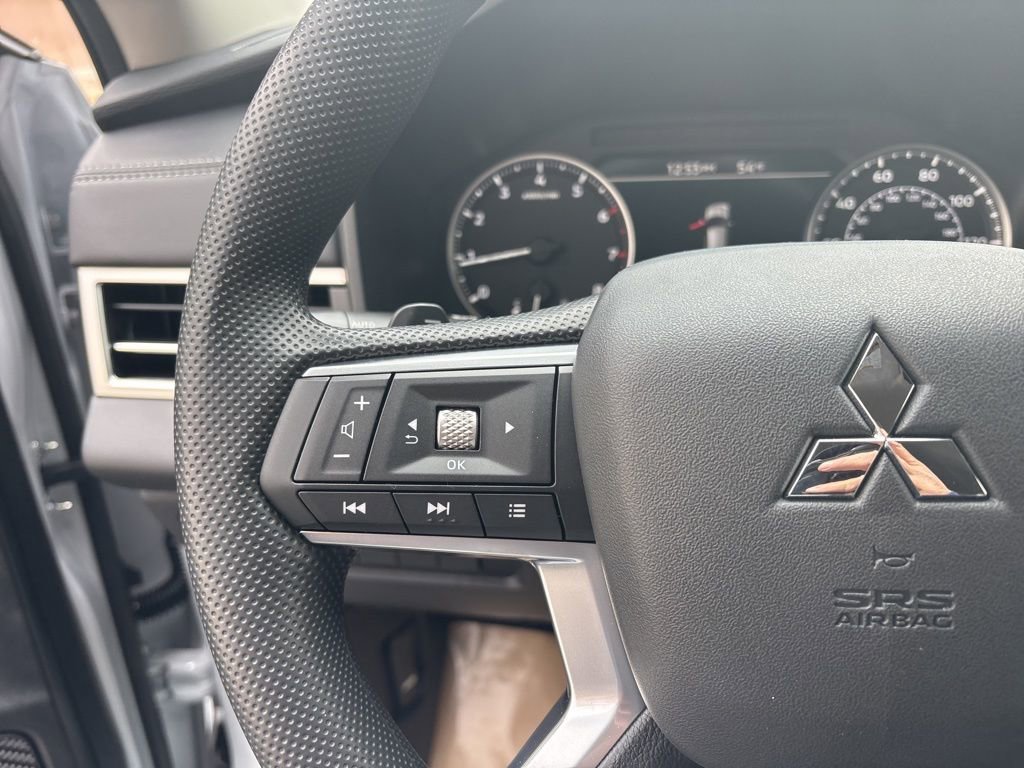 New 2026 Mitsubishi Outlander ES AWD/4WD image 16