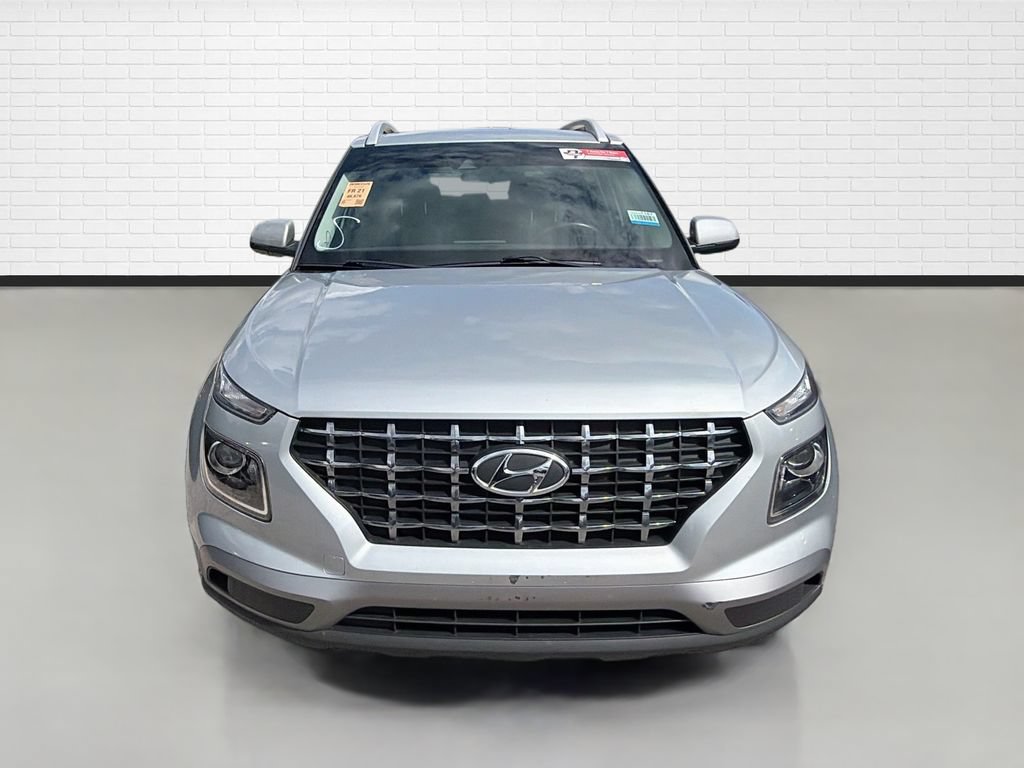 Used 2022 Hyundai Venue SEL FWD image 2