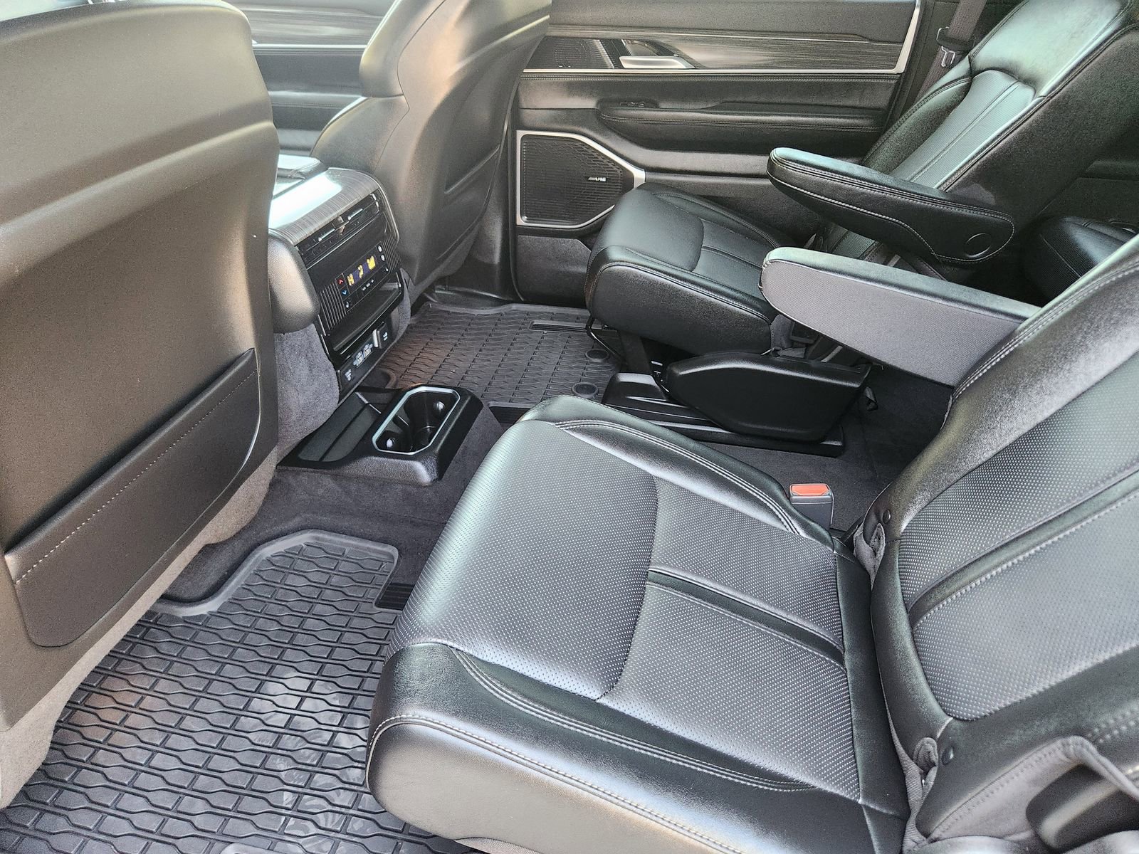 Used 2024 Jeep Wagoneer Series II image 33