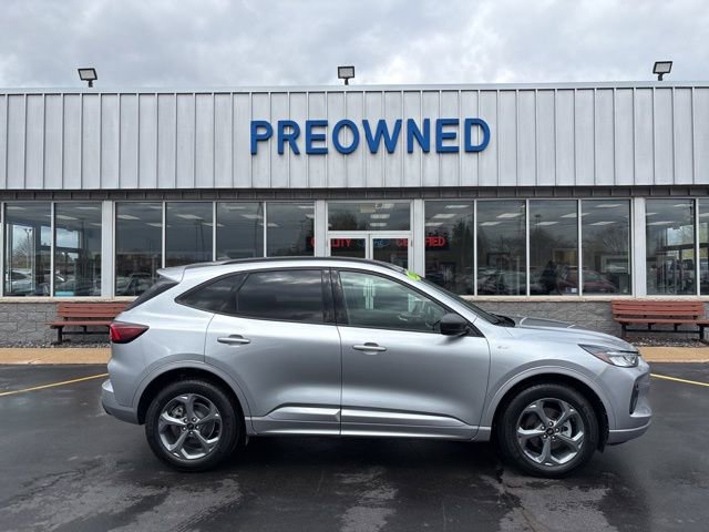 Used 2023 Ford Escape ST-Line w/ Tech Pack #1 AWD/4WD image 2